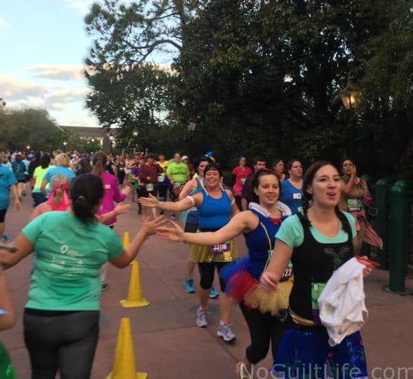 princess 10K racers. rundisney gift guide will help your runner have a great racecation!