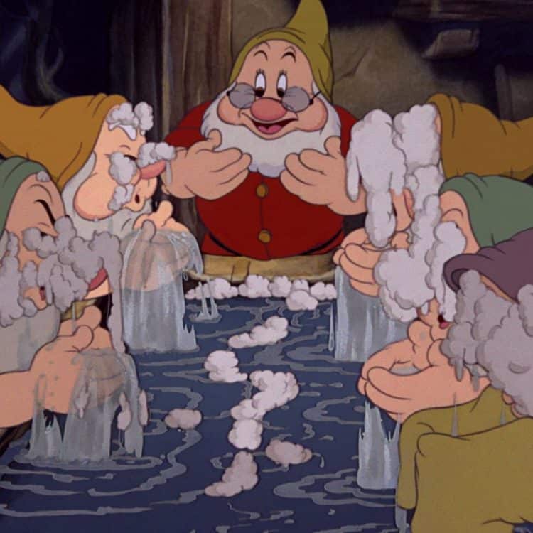 7 dwarves washing their hands while singing