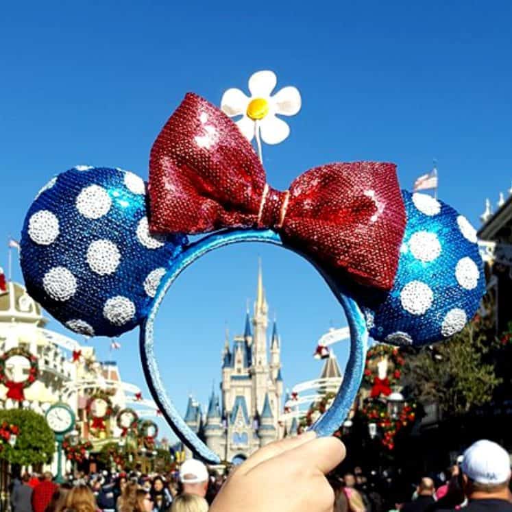 Disney minnie ears framing Cinderella castle at Walt Disney World closing for coronavirus?