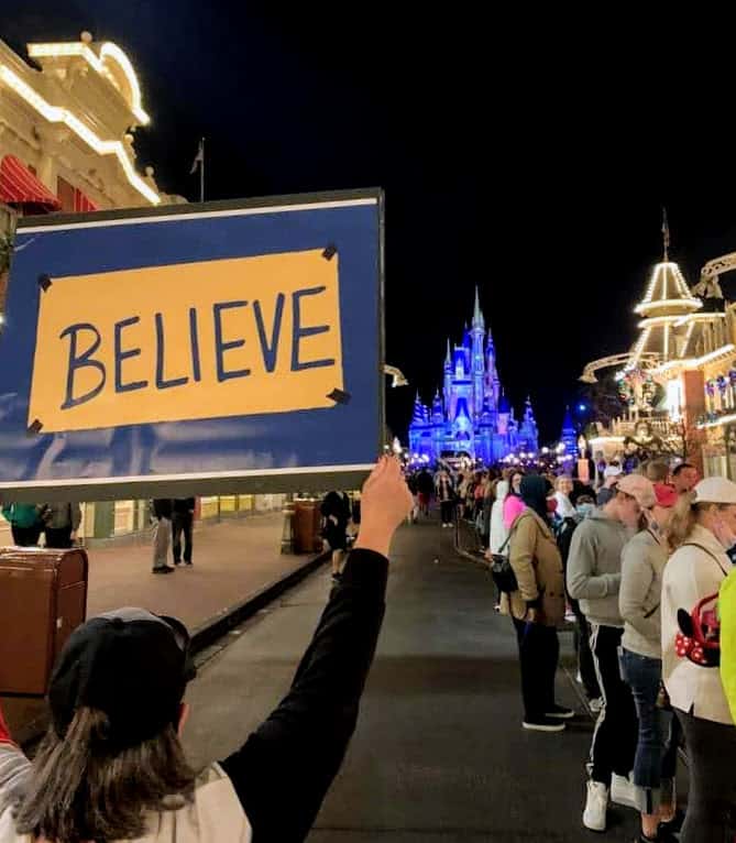 believe-sign-magic-kingdom-marathon-cheering-at-disney-world