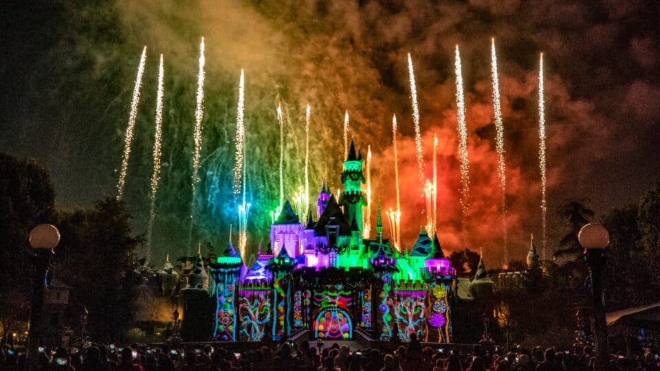 is-disneyland-busy-in-december-best-days-to-visit-2023