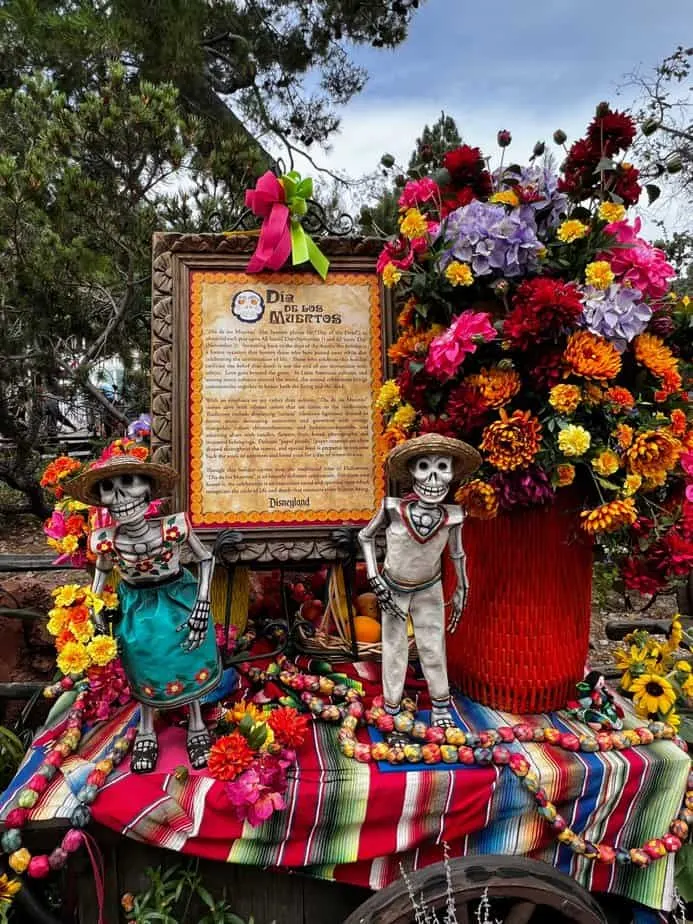 Is Disneyland Busy In October? Best Days To Visit (2023)