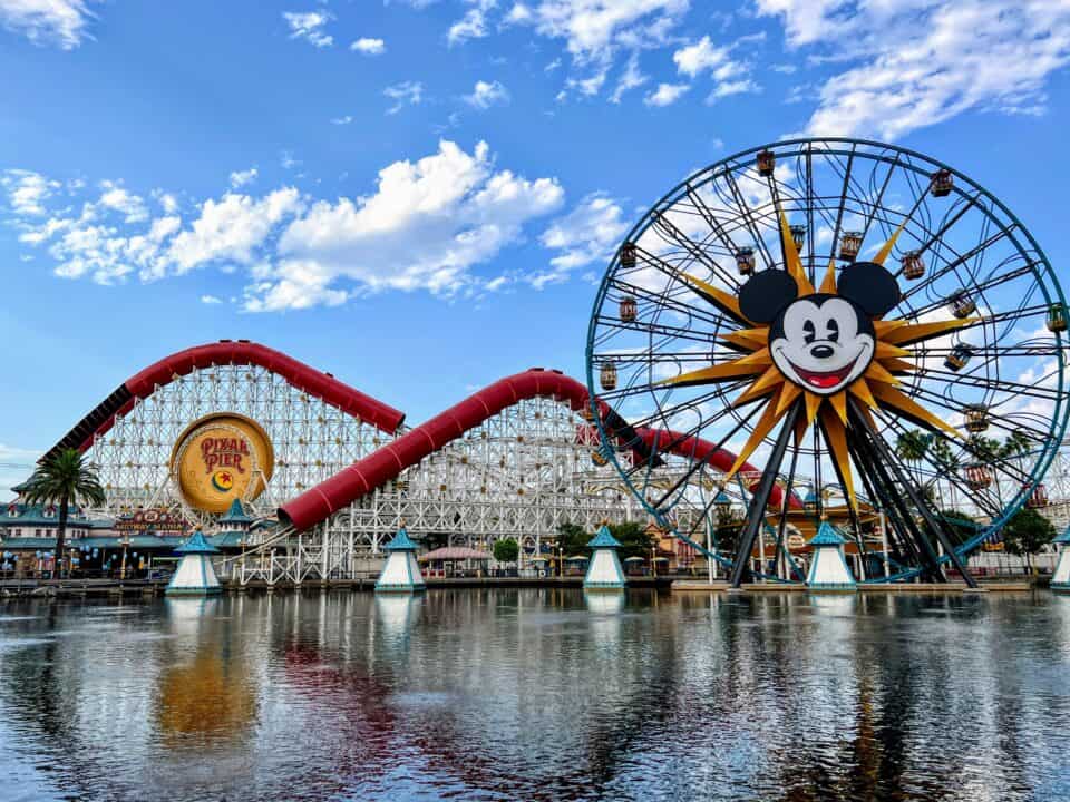 Complete Guide To Anaheim Hotels On S Harbor Across From Disneyland