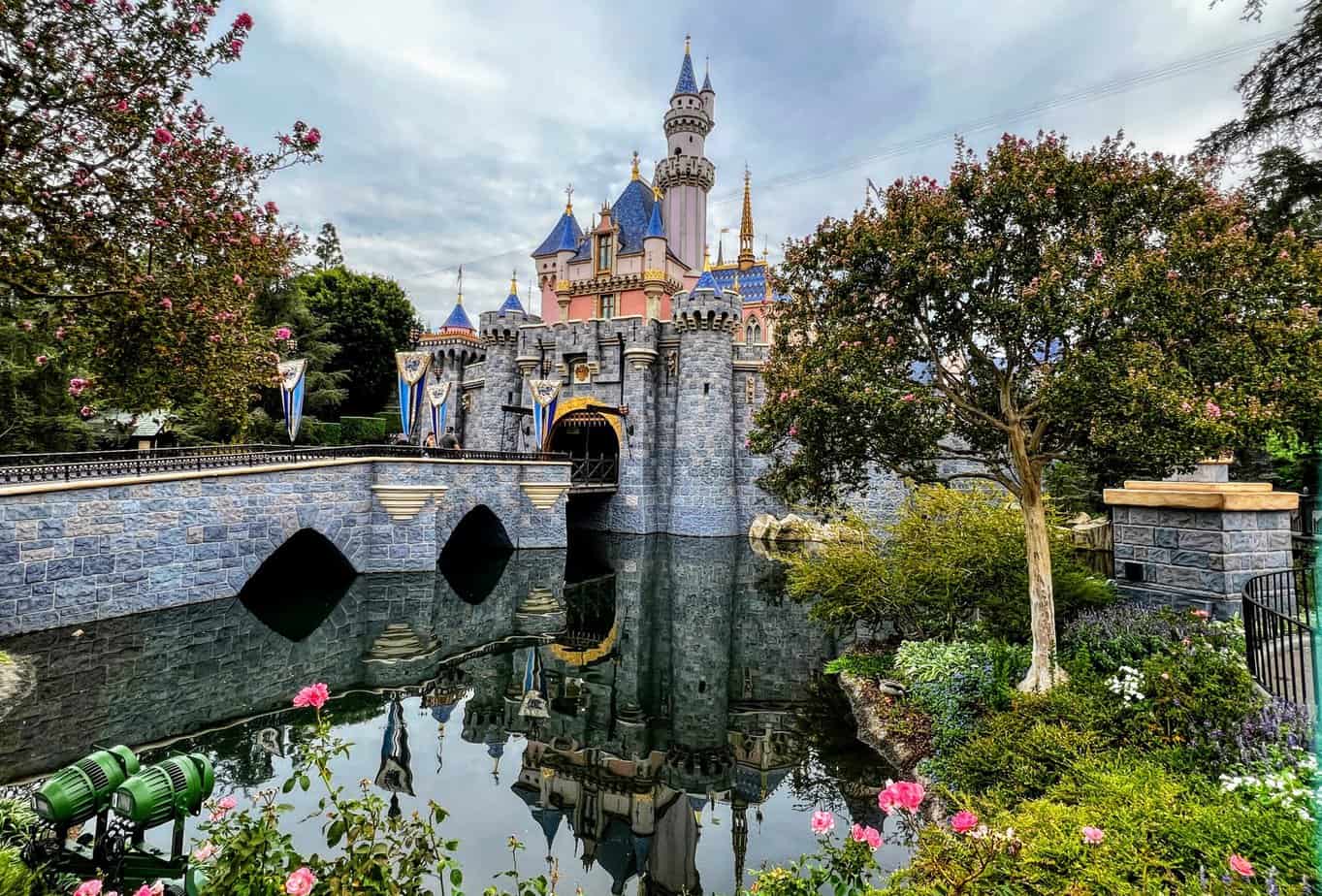 sleeping beauty castle: is Disneyland busy in Janyuary?