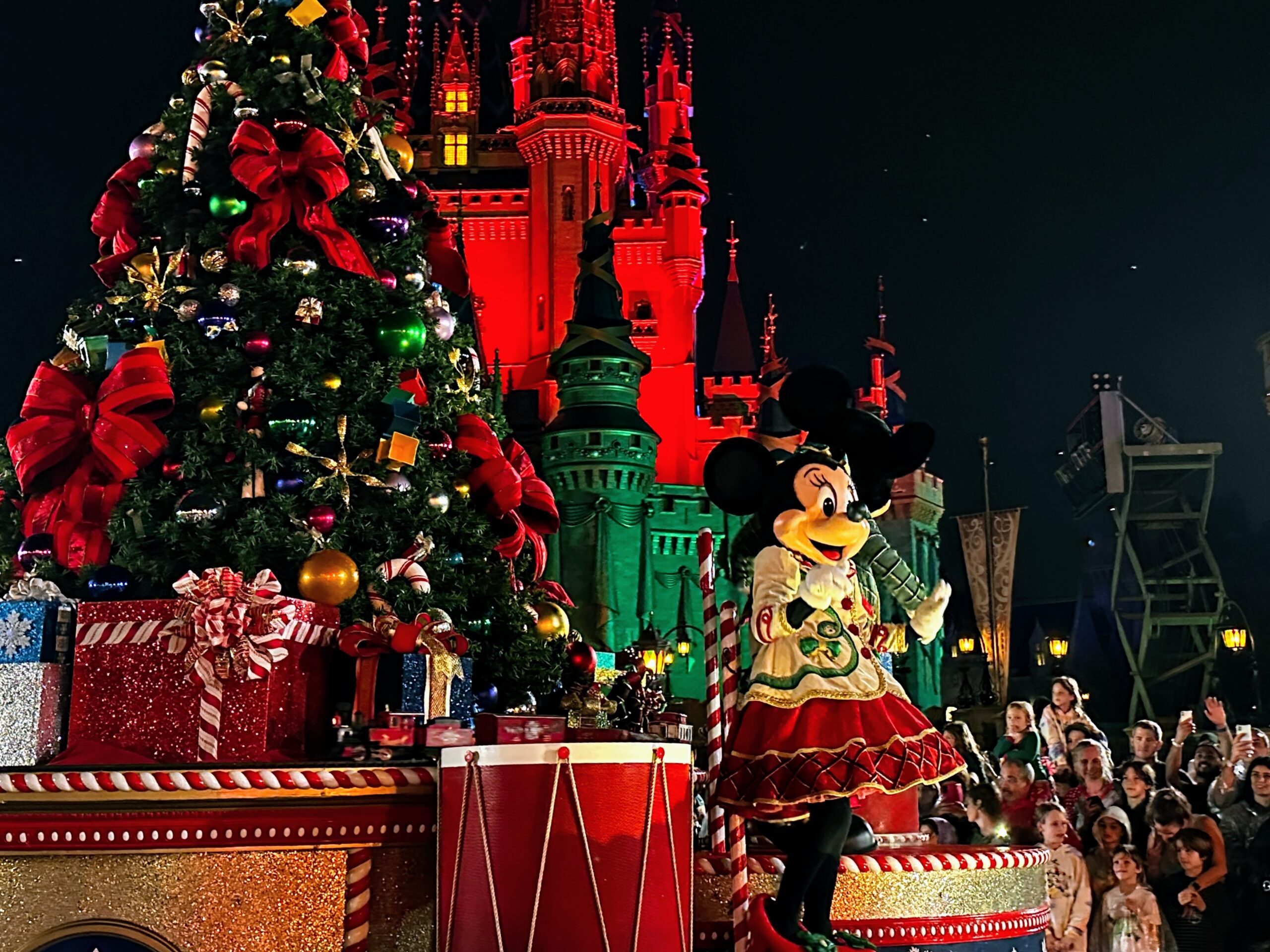 minnie and mickey float christmas parade