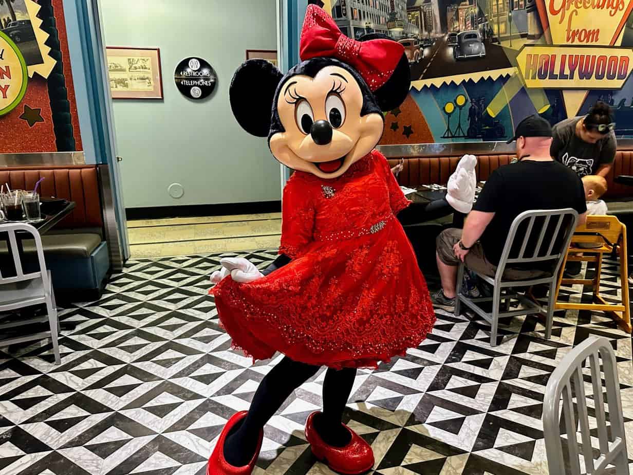 character dining: is minnies holiday dine worth it? cheapest character dining at disney world.