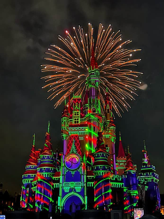 Minnies fireworks show during Mickey's very merry christmas party. tips for the christmas party at disney world