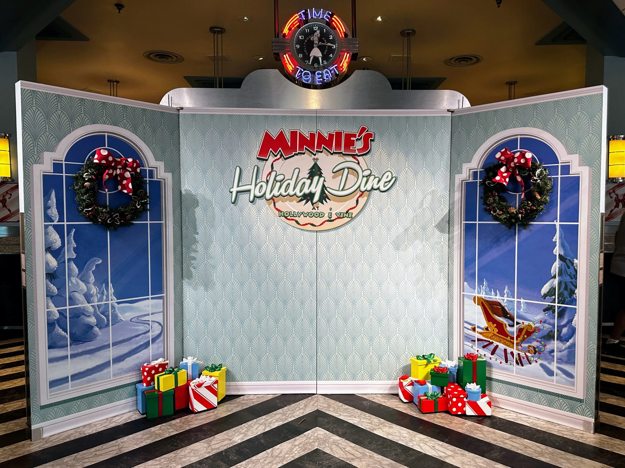 Is Character Dining Worth It? Minnie's Holiday Dine Review (2023)
