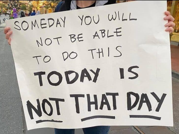 Funny runDisney Race Signs: Inspo For Your Next Spectator Gig