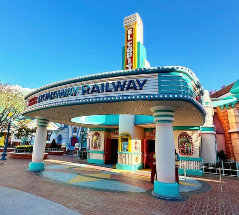 mickey and minnies runaway railway disneyland