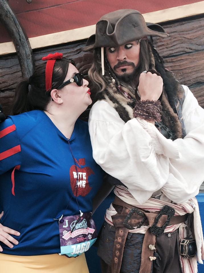 tips for running in makeup. runner with jack sparrow character at runDisney.