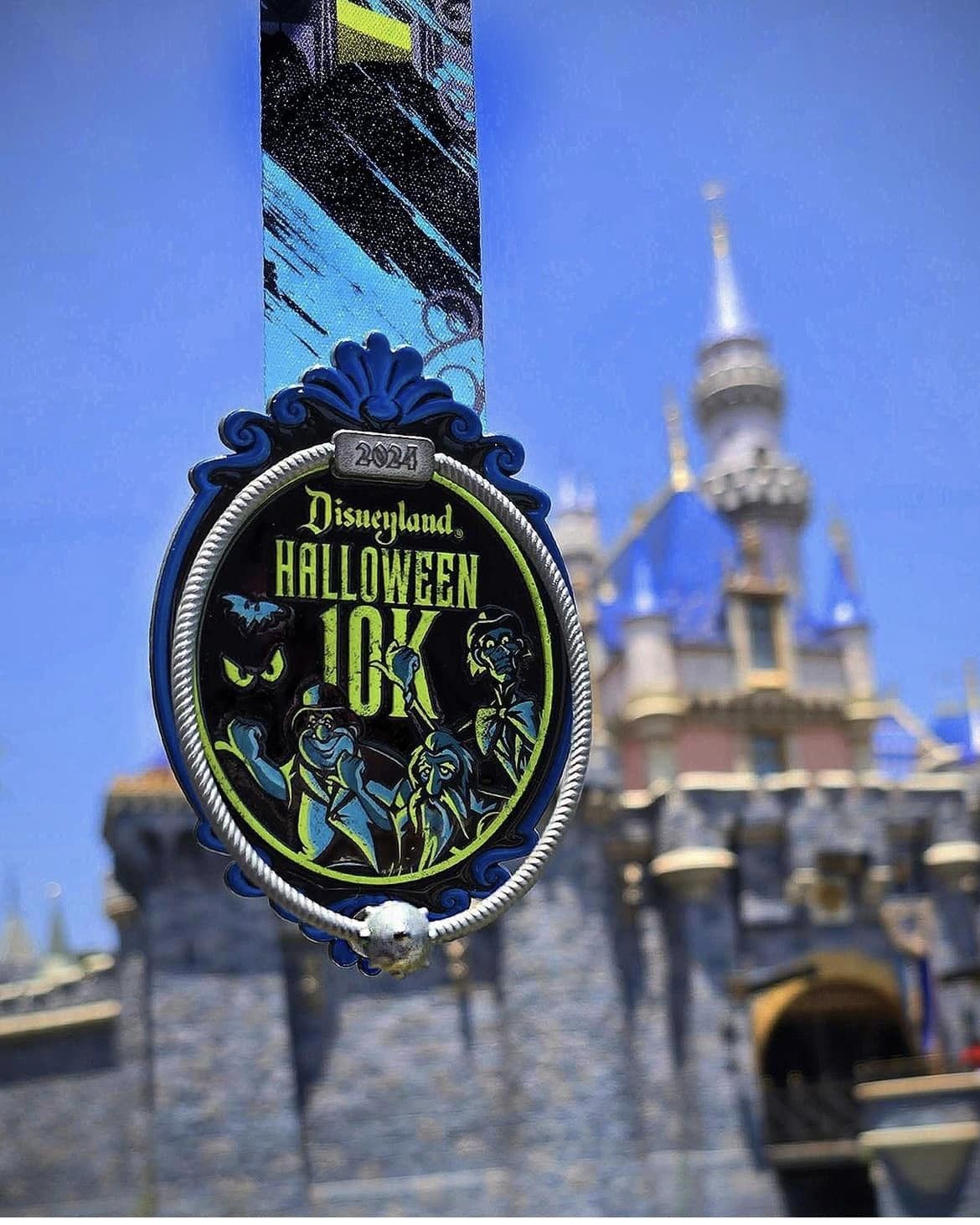 2024 disneyland halloween 10K medal