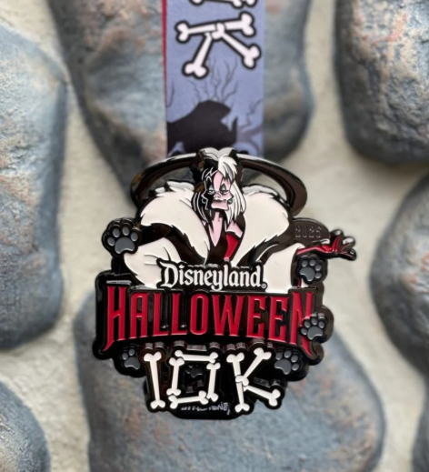 2025 disneyland halloween 10k medal